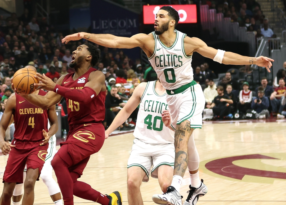 九游-关于塔图姆在法国队比赛中关键助攻，势不可挡引发热议！的信息