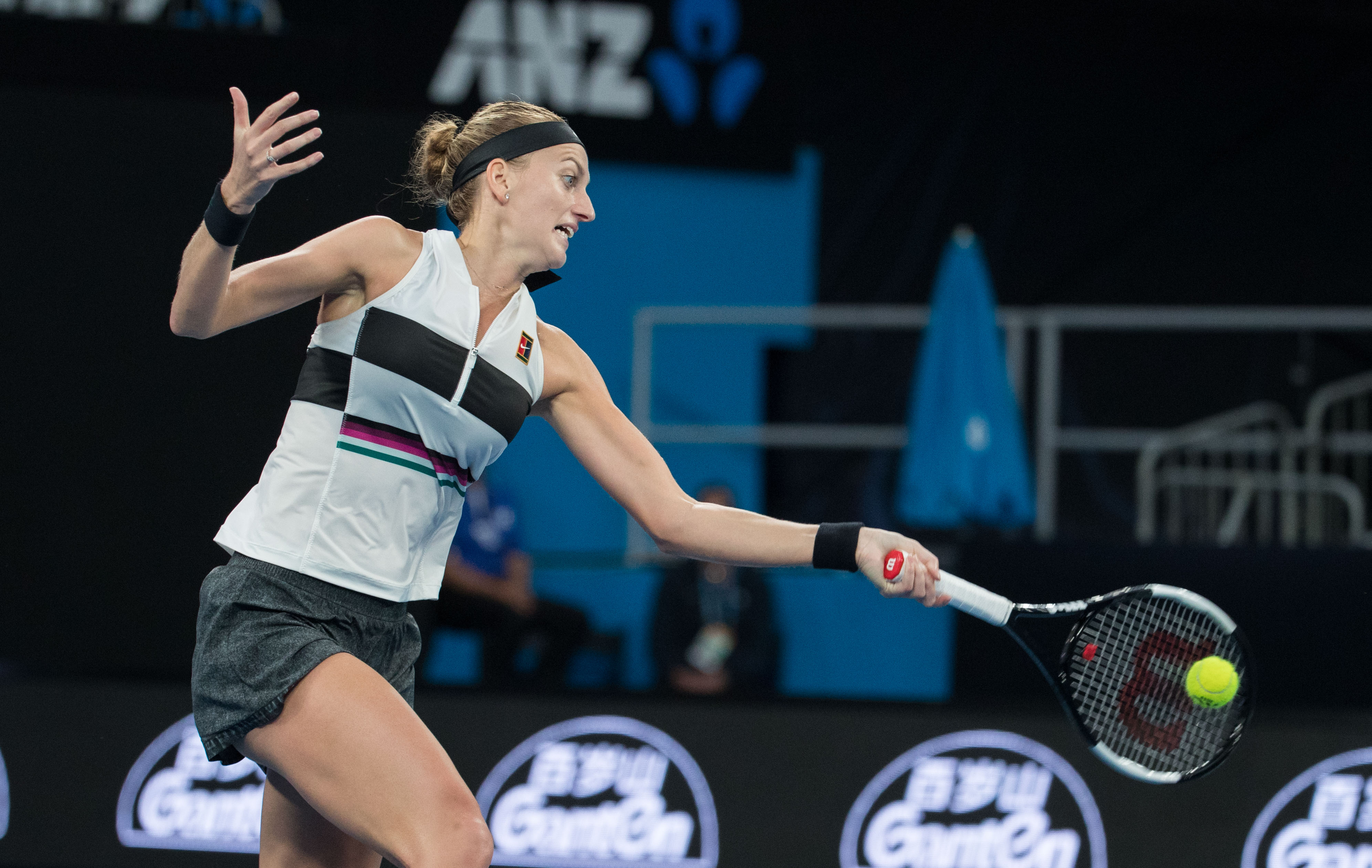 九游娱乐-科维托娃回归赛场，回归赛场首场状态亮眼，C9观众沸腾！的简单介绍